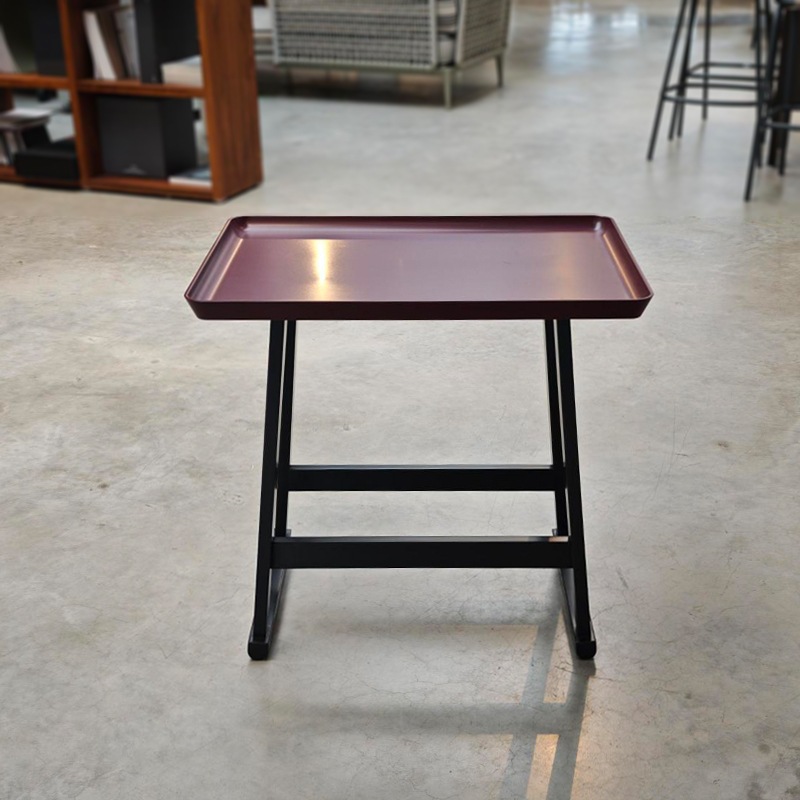 B&B Maxalto RECIPIO Beistelltisch, schwarz / rot