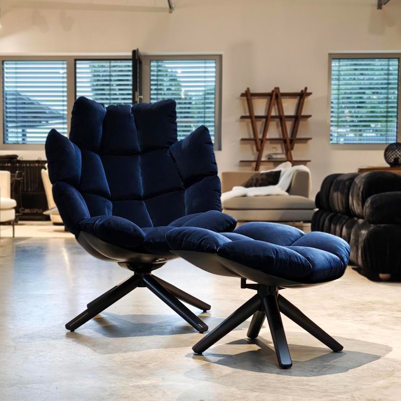 HUSK Drehsessel mit breitem Rückenpolster & Fußhocker, Schwarz/ Sirio Blue Navy